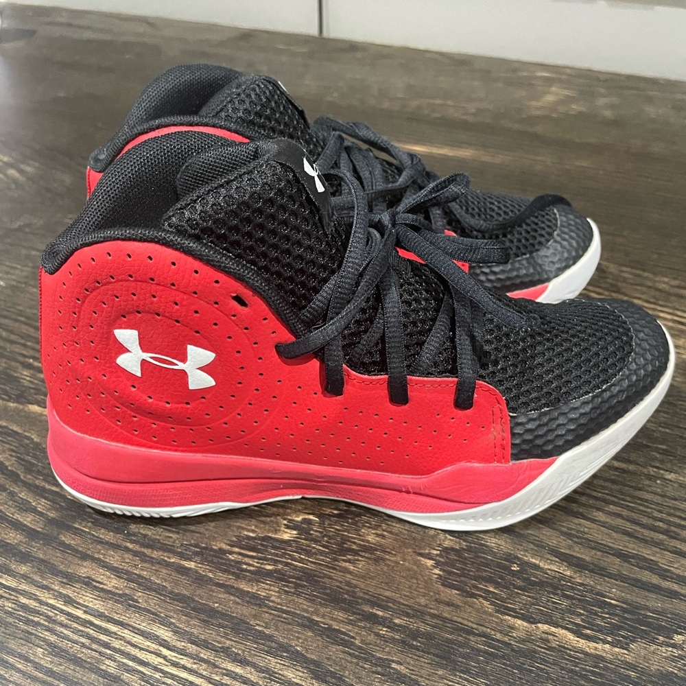 Under Armour Jet Yumi 3022121-601 Red/Black Basketball Sneaker Shoes Youth 5Y